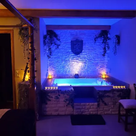 La Demeure De Poulpican Chambre Broceliande Jacuzzi Charme Et Romantique Mer Plage Restaurant A 300m Golfe Saint Tropez Affittacamere