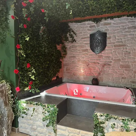 La Demeure De Poulpican Broceliande Jacuzzi Charme Et Romantique Restaurant à 300m Golfe Saint Tropez Maison d'hôtes 3*