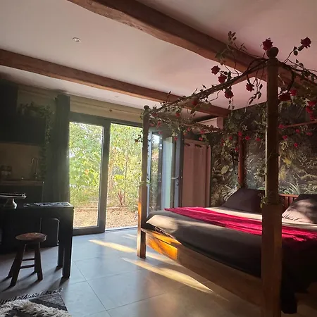 La Demeure De Poulpican Broceliande Jacuzzi Charme Et Romantique Restaurant A 300m Golfe Saint Tropez لا كروا فالميه