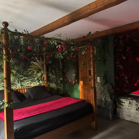 بيت ضيافة La Demeure De Poulpican Broceliande Jacuzzi Charme Et Romantique Restaurant A 300m Golfe Saint Tropez 3*