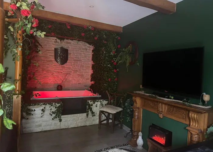 بيت ضيافة La Demeure De Poulpican Broceliande Jacuzzi Charme Et Romantique Restaurant A 300m Golfe Saint Tropez لا كروا فالميه