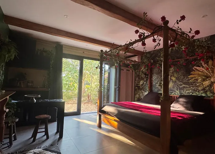 La Demeure De Poulpican Broceliande Jacuzzi Charme Et Romantique Restaurant A 300m Golfe Saint Tropez لا كروا فالميه