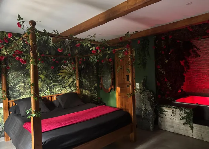 بيت ضيافة La Demeure De Poulpican Broceliande Jacuzzi Charme Et Romantique Restaurant A 300m Golfe Saint Tropez 3*