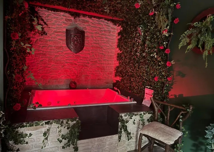 La Demeure De Poulpican Broceliande Jacuzzi Charme Et Romantique Restaurant A 300m Golfe Saint Tropez بيت ضيافة 3*